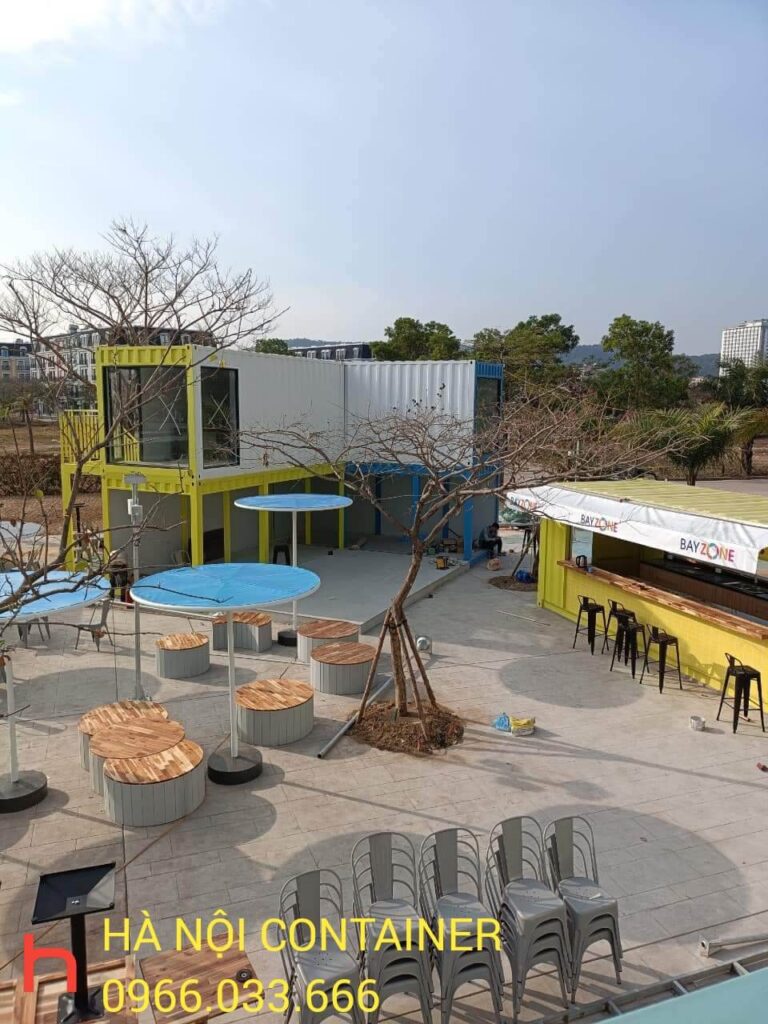 Khu ẩm thực bằng container Bay Zone tại Hạ Long, Quảng Ninh.